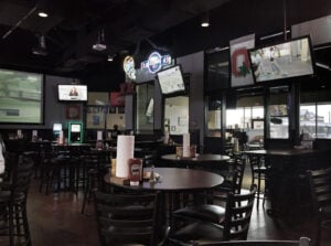 woodys-frisco-dining-area