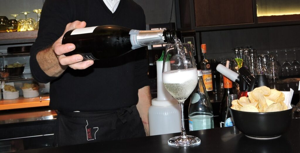 pouring-champagne
