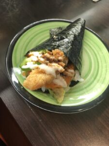 KURA-spicy-salmon-crunchy-hand-roll.JPG
